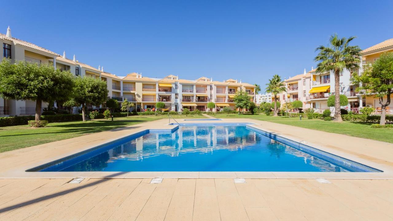 קווארטיירה Serene Apartment W/ Balcony And Pool By Lovelystay מראה חיצוני תמונה