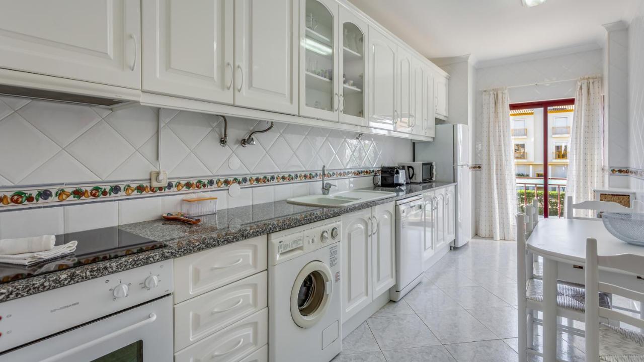 קווארטיירה Serene Apartment W/ Balcony And Pool By Lovelystay מראה חיצוני תמונה