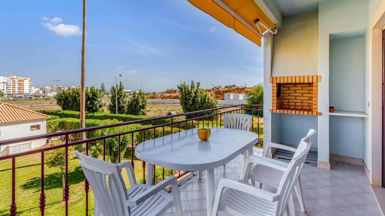 קווארטיירה Serene Apartment W/ Balcony And Pool By Lovelystay מראה חיצוני תמונה